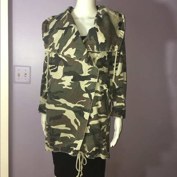 NWT Women’s Camouflage Utility Jacket Sz Medium - Picture 5 of 8